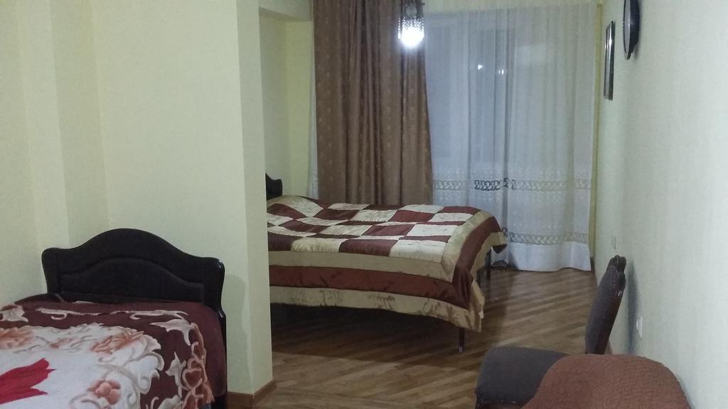 Nellie'S Apartment Batumi Exterior photo