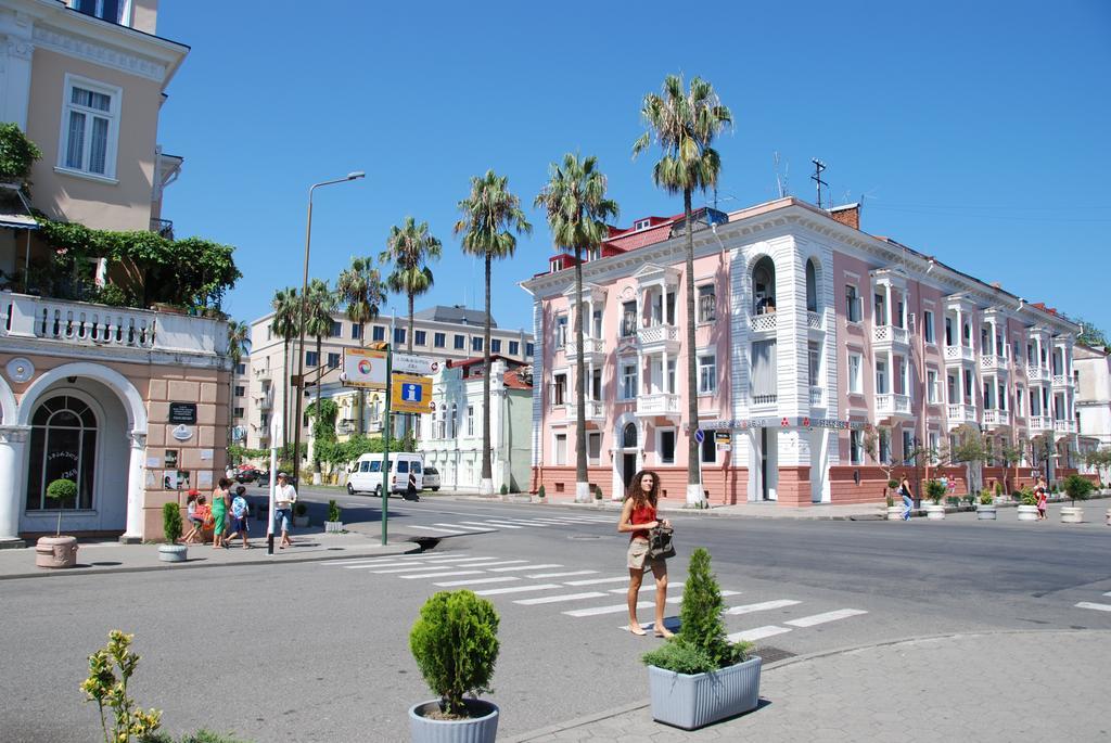 Nellie'S Apartment Batumi Exterior photo