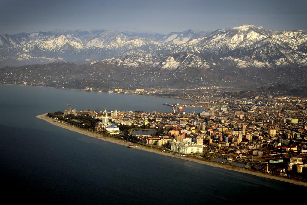 Nellie'S Apartment Batumi Exterior photo
