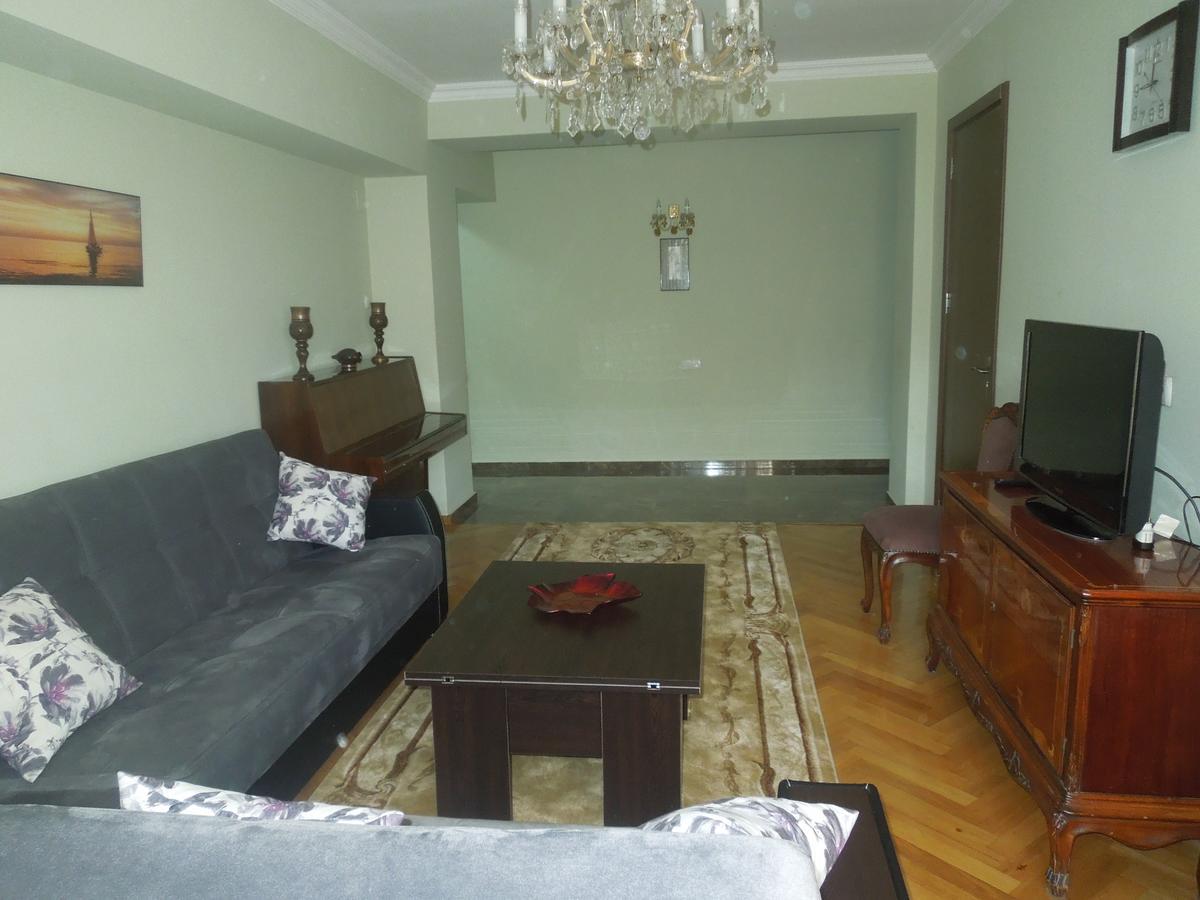 Nellie'S Apartment Batumi Exterior photo